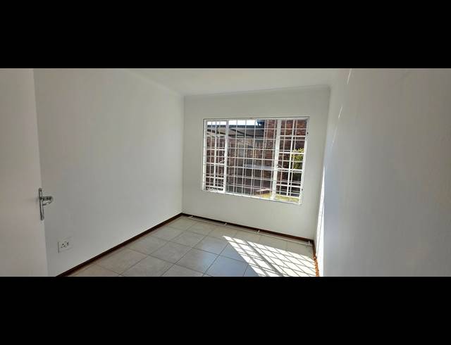 2 BEDROOM TOWNHOUSE FOR SALE IN DIE HOEWES